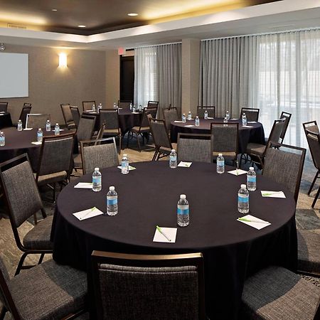Courtyard By Marriott Richmond Airport Hotel Sandston Exterior photo
