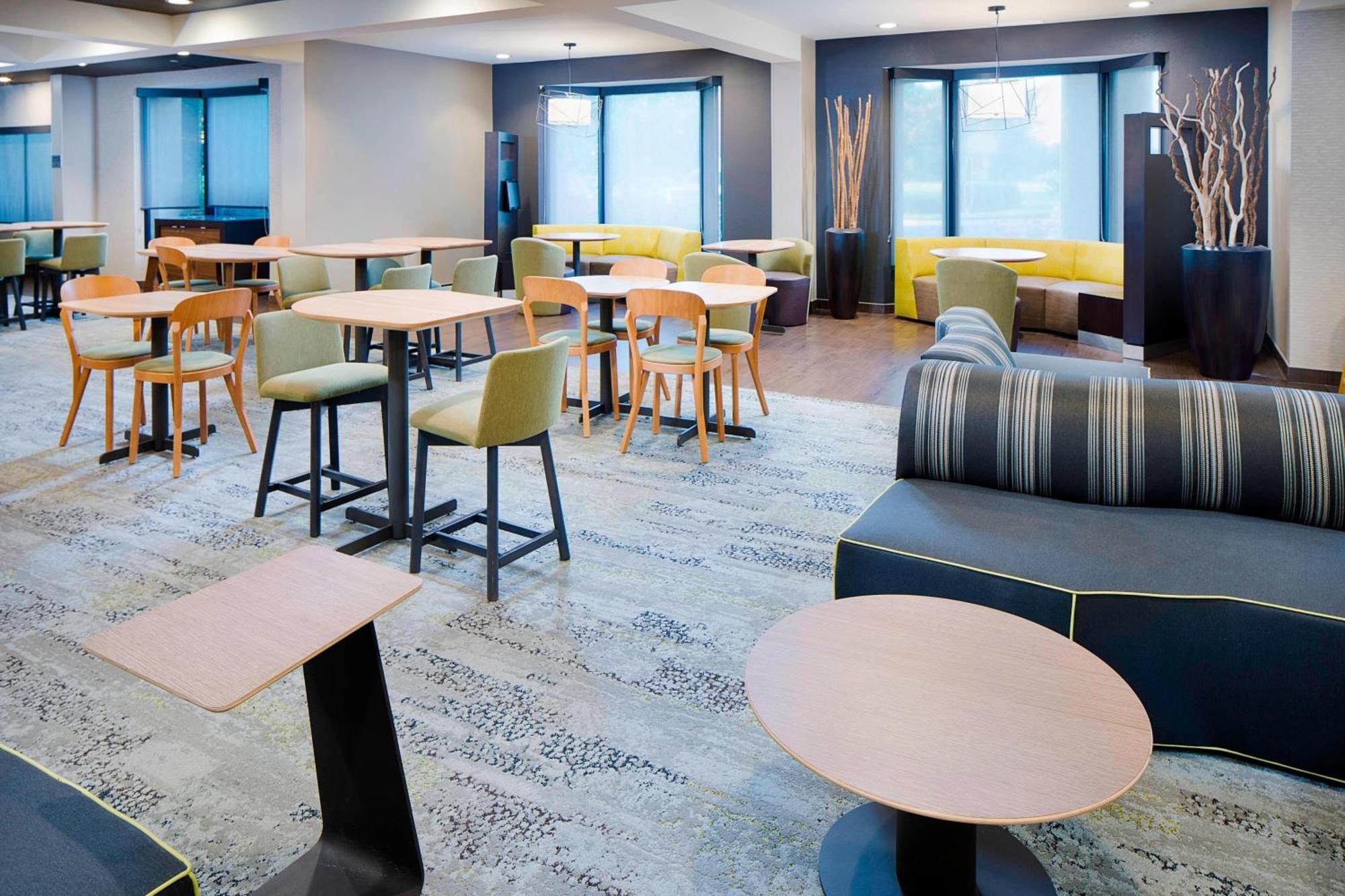 Courtyard By Marriott Richmond Airport Hotel Sandston Exterior photo