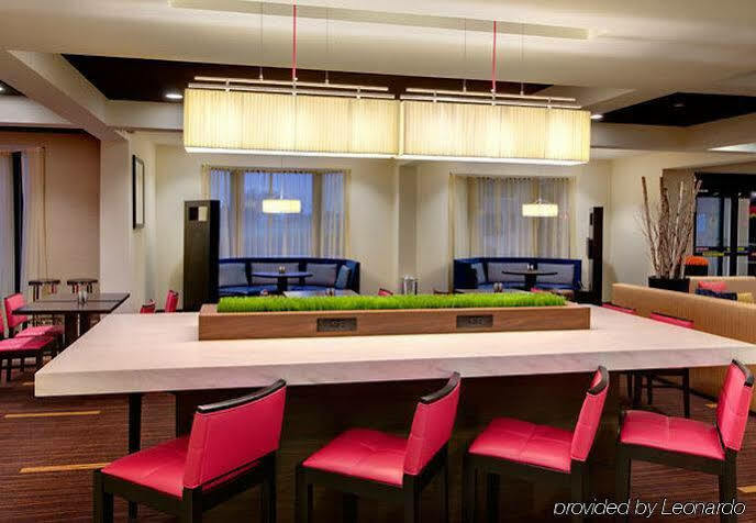 Courtyard By Marriott Richmond Airport Hotel Sandston Exterior photo